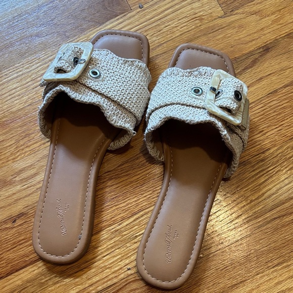 Universal Thread Tan Woven Buckle Sandals - Picture 1 of 4